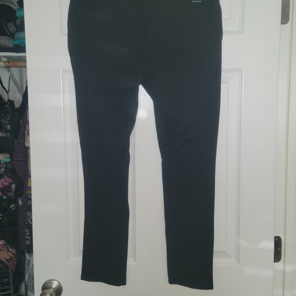 Black leggings with pockets
